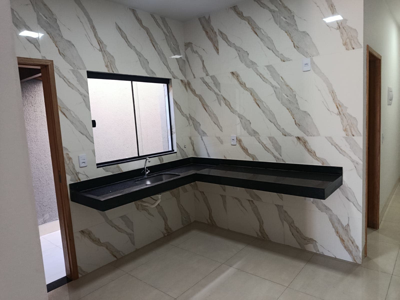 Casa nova 02 quartos - Ótima Localização - Senador Canedo - Go