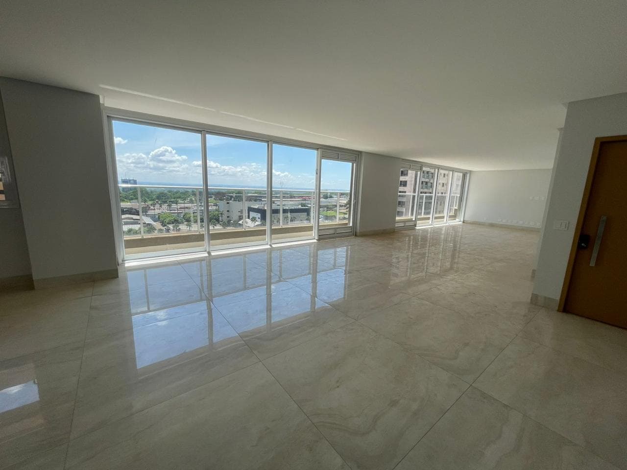 Apartamento 4 suítes 360 m² no Jardim Goiás Goiânia