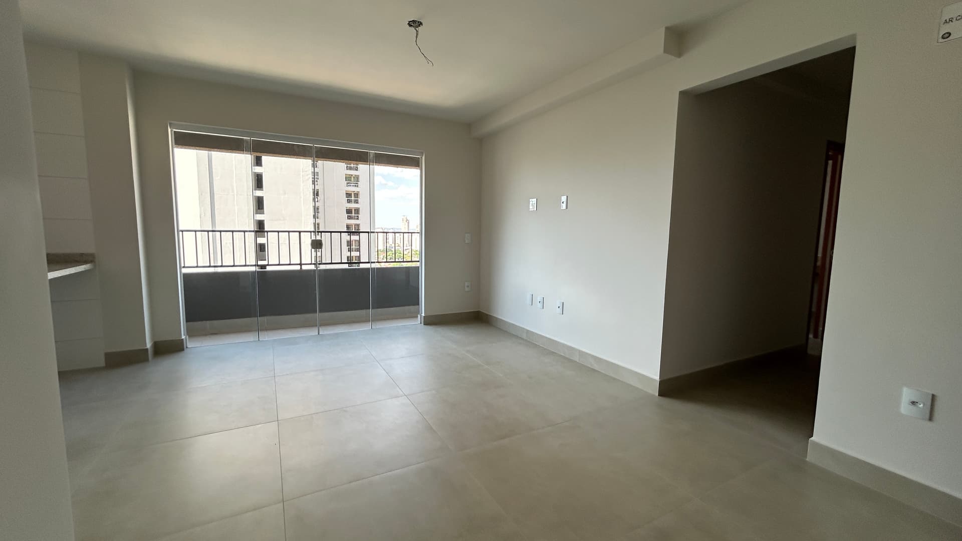 Apartamento de 2 quartos com 2 suites ao lado do parque Areiao , Goiânia/GO