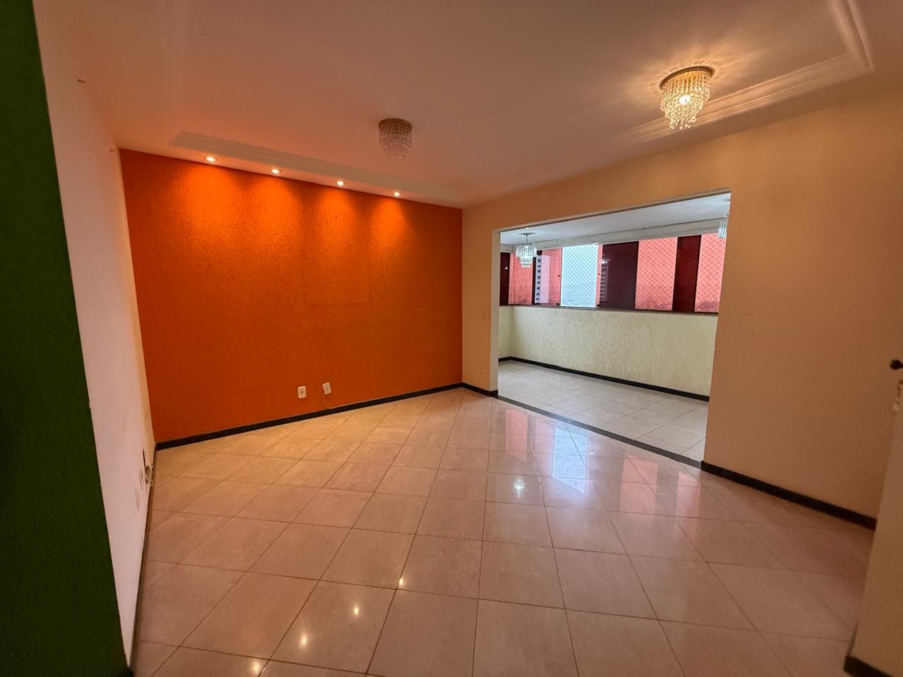 Apartamento 4 quartos Setor Bueno com 2 Suítes e 2 vagas individuais