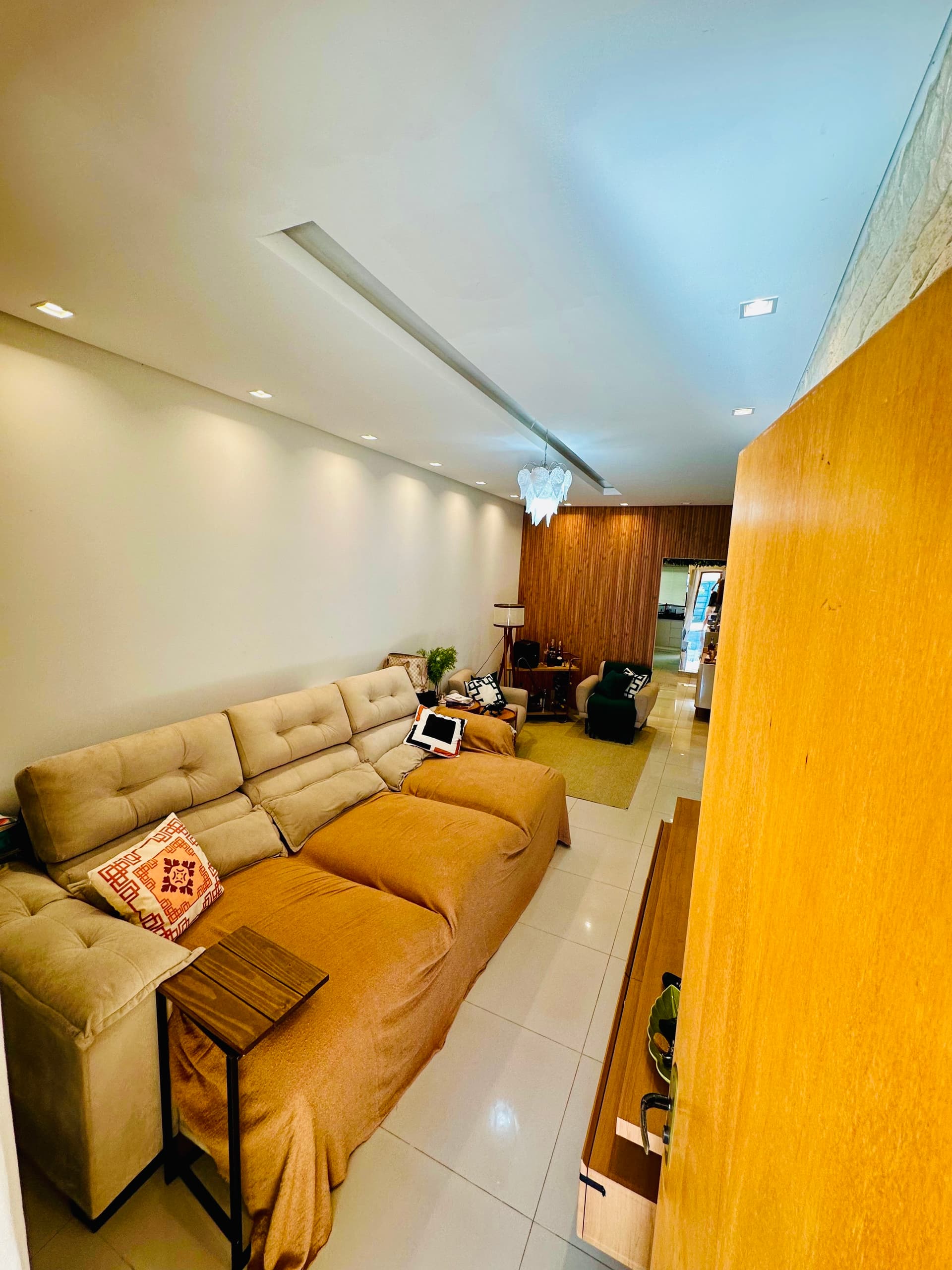 Casa a venda com 3 quartos 1 suíte, espaço gourmet no Setor Moinho dos Ventos