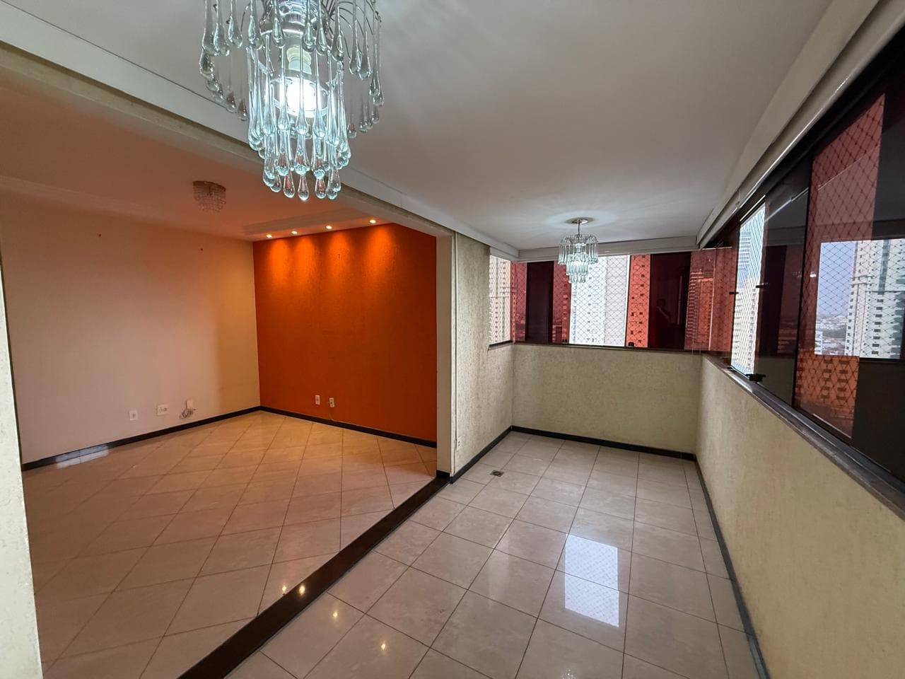 Apartamento 4 quartos Setor Bueno com 2 Suítes e 2 vagas individuais