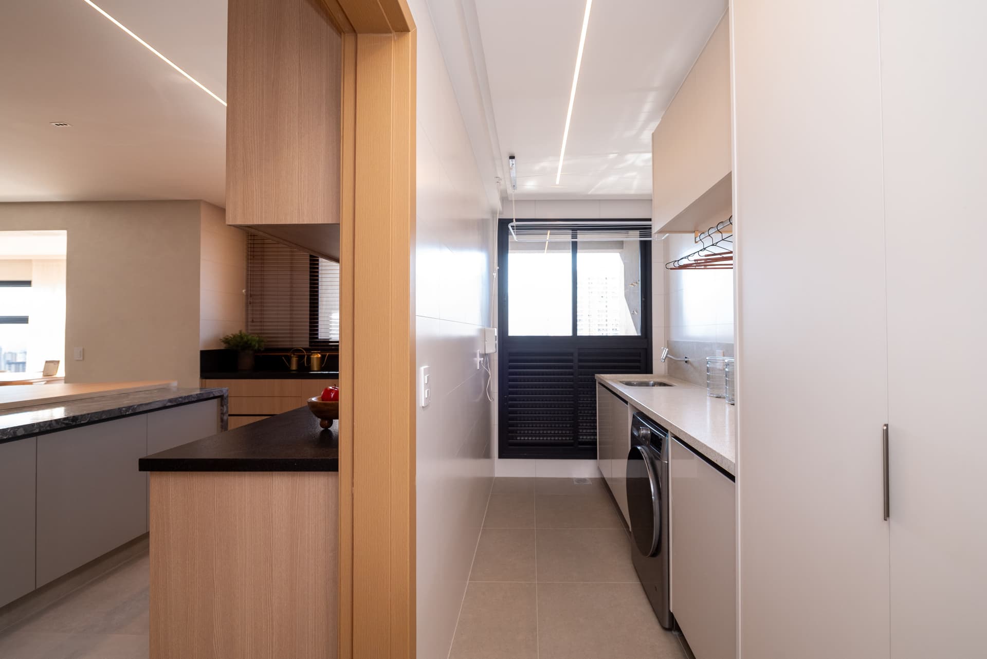 Apartamento de 4 quartos sendo 3 suites , 3 vagas de garagem no Setor Bueno ,ao lado da Praça do Colegio Wr ,Praça t23 e Orion Complex